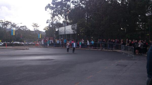 BB2013 launch line queue